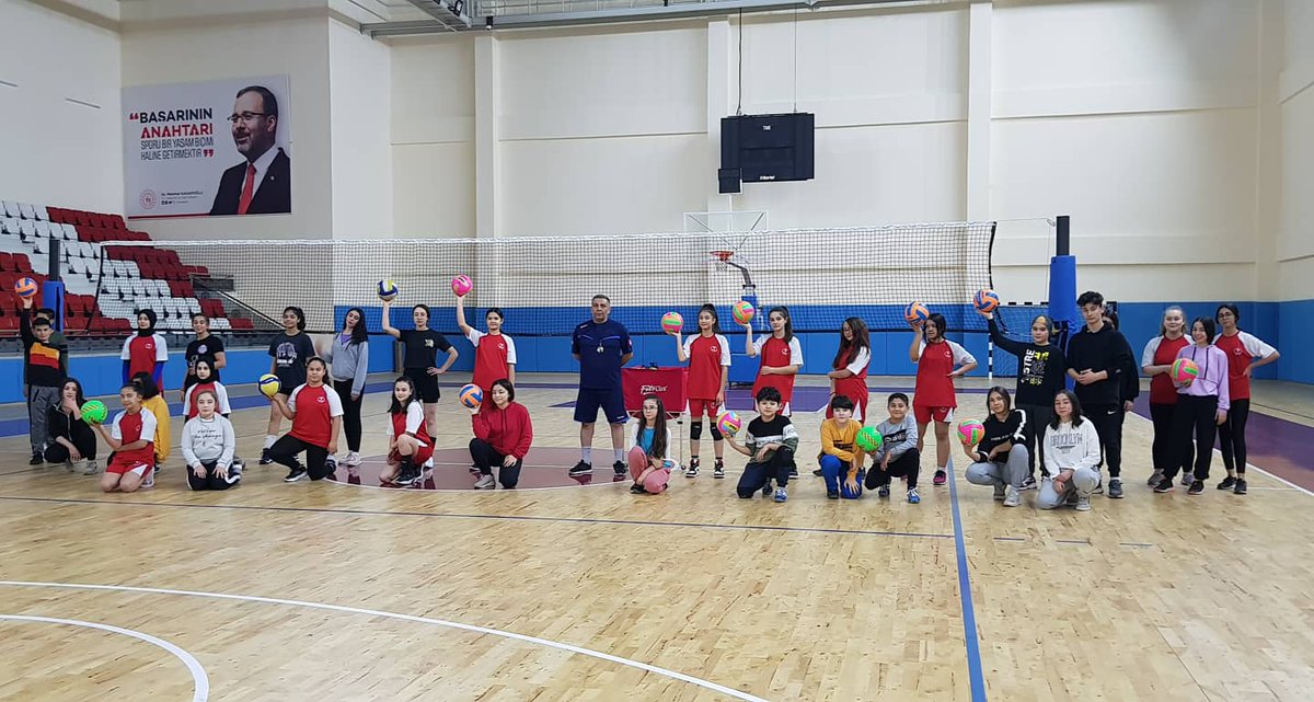 Değerli Zamanlar 🇹🇷 (@degerlizamanlar) on Twitter photo #Kula 'da güzel şeyler oluyor. Değerli Zamanlar Eğitim Programı'nda yetişen kızlarımız, takımımızı kurarak Voleybol Bayan Yıldızlar kategorisinde maçlara başlıyor.👏👏👏👏
Başarılar gençler...
"Siz yeter ki hayal etmeye devam edin" ❤
<a href="/kasapoglu/">Dr. Mehmet Kasapoğlu</a>
<a href="/gencliksporbak/">Gençlik ve Spor Bakanlığı 🇹🇷</a> #Kula 'da güzel şeyler oluyor. Değerli Zamanlar Eğitim Programı'nda yetişen kızlarımız, takımımızı kurarak Voleybol Bayan Yıldızlar kategorisinde maçlara başlıyor.👏👏👏👏
Başarılar gençler...
"Siz yeter ki hayal etmeye devam edin" ❤
<a href="/kasapoglu/">Dr. Mehmet Kasapoğlu</a>
<a href="/gencliksporbak/">Gençlik ve Spor Bakanlığı 🇹🇷</a>