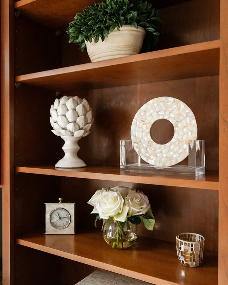 Knowledge is power. 🤓 While this bookcase may not have any books on it, there’s a spot for the iPad with my client’s extensive library of #ebooks.

Speaking of knowledge...... It’s almost time to start DAY 2️⃣ of @luannnigara Live, a virtual business con… instagr.am/p/CK1Ij2Bs5s6/