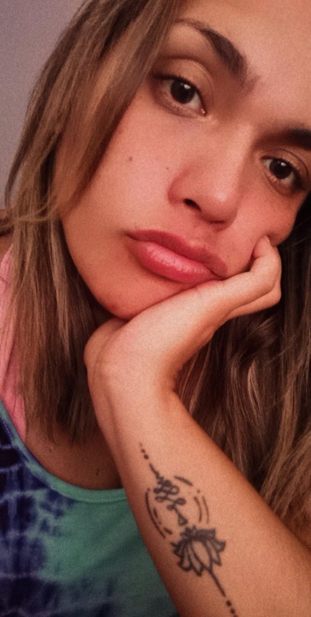 danielacmiranda's tweet photo. Estudianding 😪 #nomakeuptoday https://t.co/sEa2mp0SI4