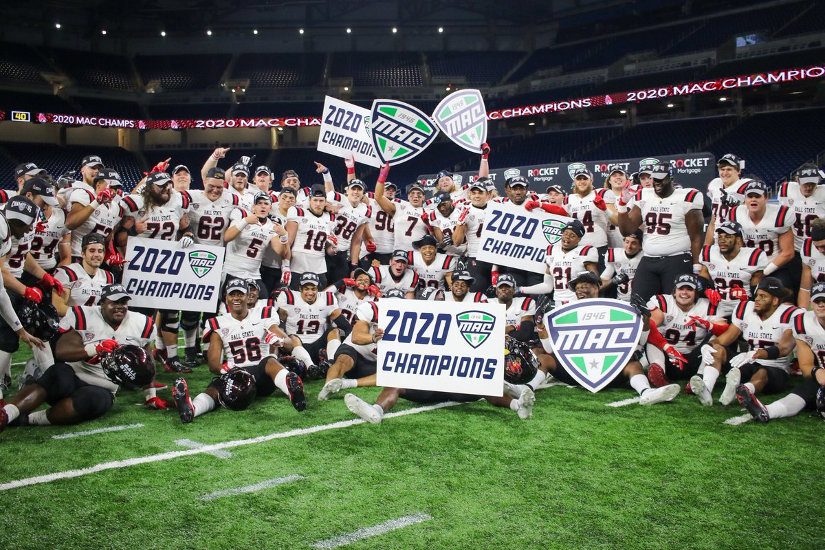 BurasSam's tweet photo. Excited to receive my first D1 offer from Ball State University! @Coach_TsTock @BallStateFB @CGSportsNetwork https://t.co/ueUq6WxDIV