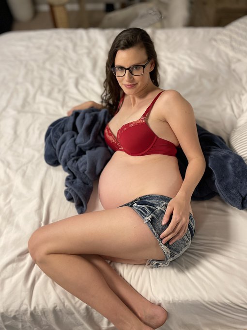 A few extras from my weekly photo shoot. Enjoy! ❤️ https://t.co/v1ZLc2e5Df<a href="/tag/beautiful"class="tags"><span>#beautiful</span></a><a href="/tag/followme"class="tags"><span>#followme</span></a><a href="/tag/expansion"class="tags"><span>#expansion</span></a><a href="/tag/folloback"class="tags"><span>#folloback</span></a><a href="/tag/content"class="tags"><span>#content</span></a>