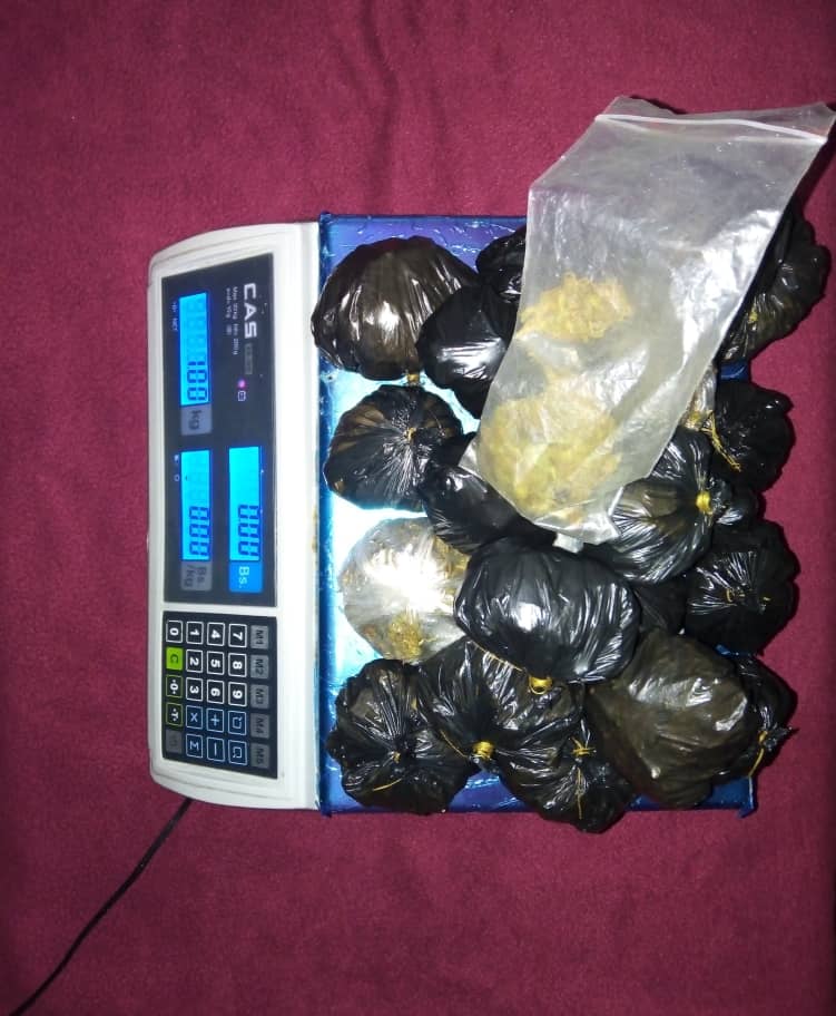 TachiraInvicta's tweet photo. A través de inteligencia comunal, efectivos del .@GNB_ColonD213 lograron desmantelar G.E.D.O "Los Yunta", dedicado a la distribución de drogas. Se incautó 1 Kilo de presunta marihuana Colombiana, detención de 3 Cddnos A/O del. @MinpublicoVE #3Feb  #PatriaUnidaYVictoriosa https://t.co/mNT9DK72lc
