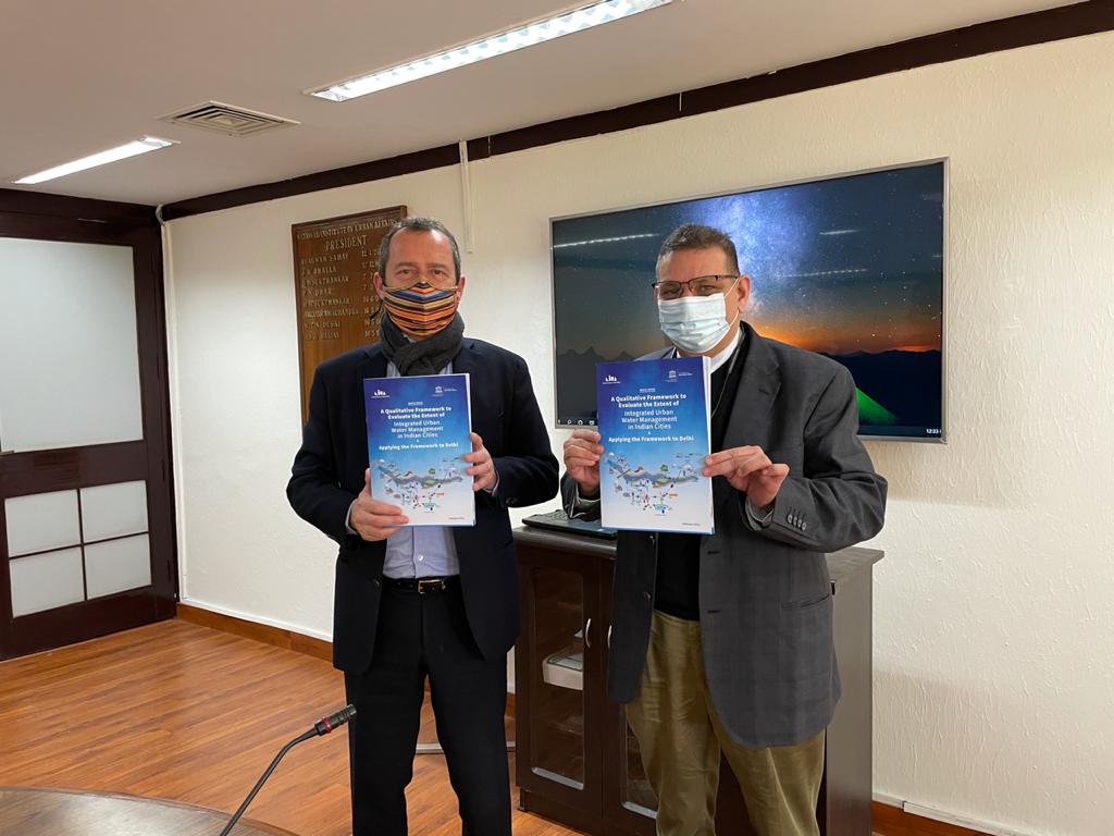 NIUA_India's tweet photo. Director @NIUA_India &amp; Director &amp; Representative to India @unesconewdelhi launched a white paper on 'A Qualitative Framework to Evaluate the Extent of Integrated Urban Water Management in Indian Cities &amp; Applying the Framework to Delhi'. 
Follow us for the Paper Details. #iuwm https://t.co/5elQL6PGob