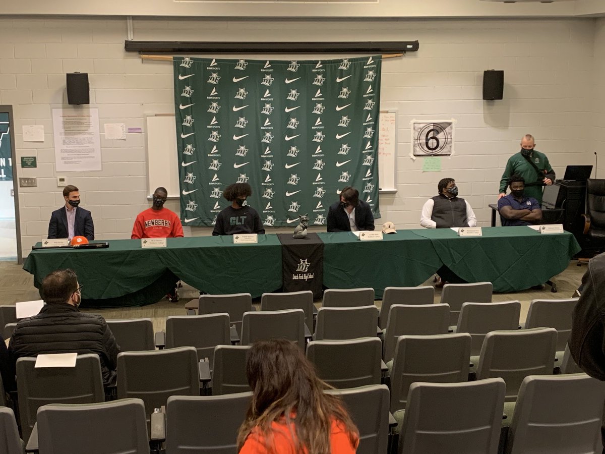 LinardMccloud's tweet photo. Signing Day at DFHS-great things await these young men! #foxpride #dfhs #Pridein5 #lexrich5 https://t.co/1RdfSOJENa