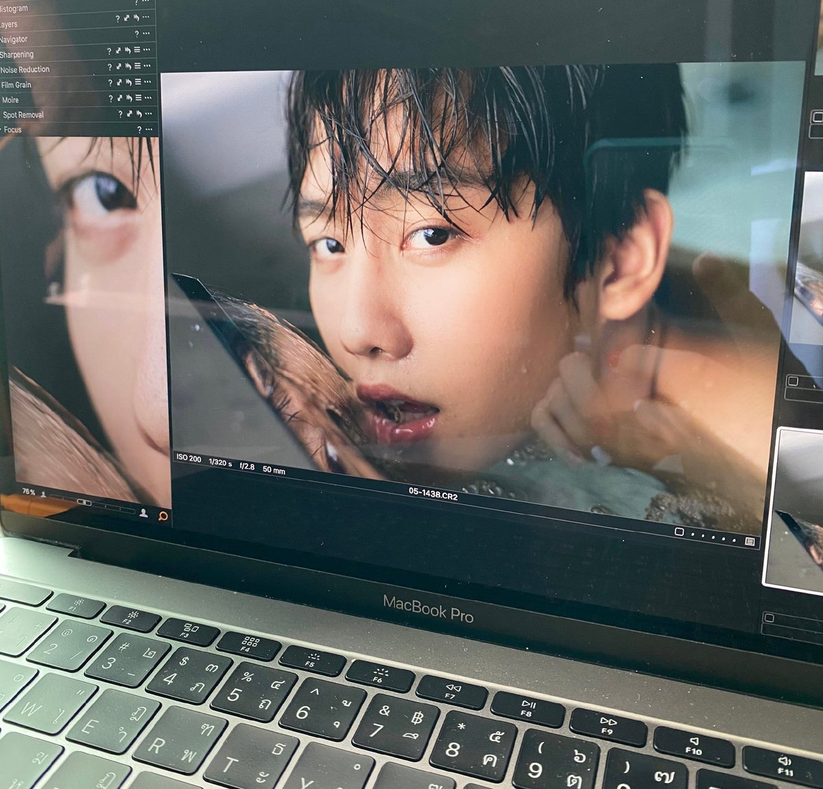 cheng4lu12's tweet photo. Honey, what about this picture of Mark, hahaha
#Gunnapatn300kFT https://t.co/zQVaJM2G3P