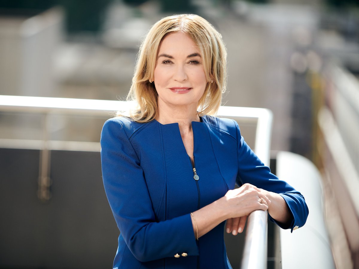 NAWAPoland's tweet photo. #DigitalData are changing #business. The trick is to analyze them to useful effect. Prof. Celina M. Olszak, Rector of @UE_Katowice, winner of the #BekkerProgramme, talks about the use of data analysis tools in business management▶️ https://t.co/A3vPVWMb0p https://t.co/BNN1JNxlGj