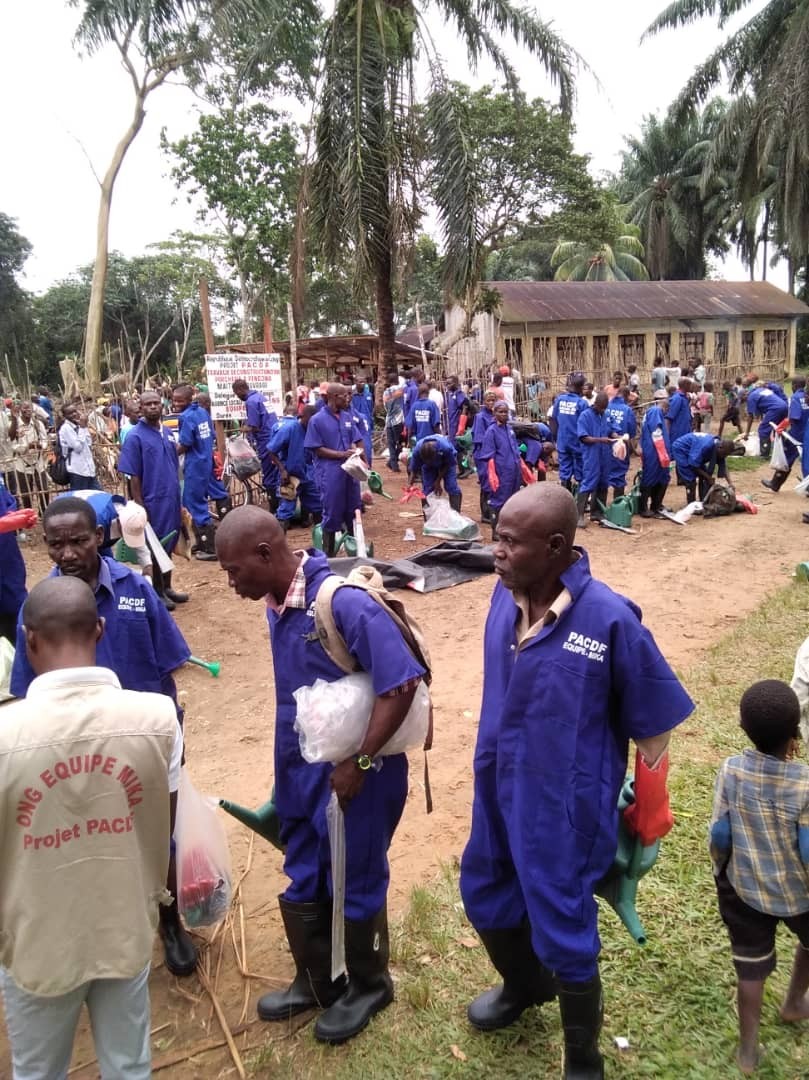 DgmRdc's tweet image. MaÏ-Ndombe : 250 ménages du territoire de Kiri reçoivent des intrants agricoles dans le cadre du #Projetd’AppuiauxCommunautésDépendantes de la Forêt,bit.ly/3at1ywS