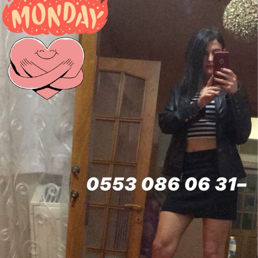 Sportchi yalangoch qizlarning fotosuratlari