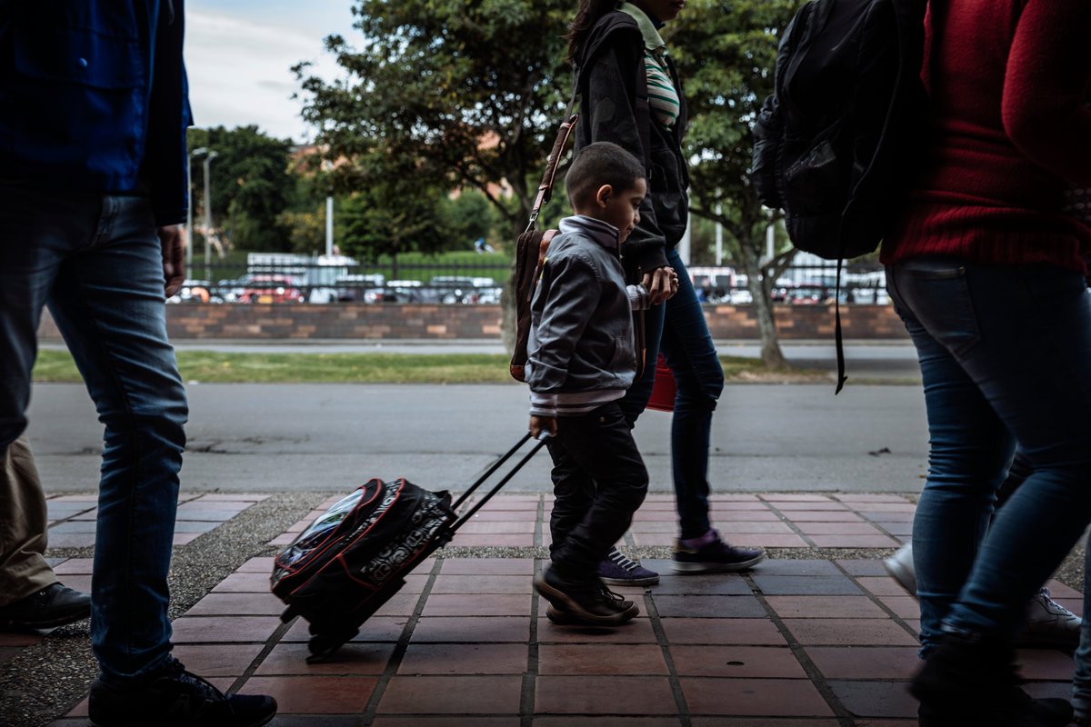 ¿Sabías que 286 millones de estudiantes en todo el mundo interrumpieron su educación a causa de la pandemia durante 2020?  
 
Para los y las estudiantes migrantes, el cierre de escuelas (urbanas y rurales) conlleva a exacerbar las desigualdades.  
 
🔗bit.ly/39xHqdJ