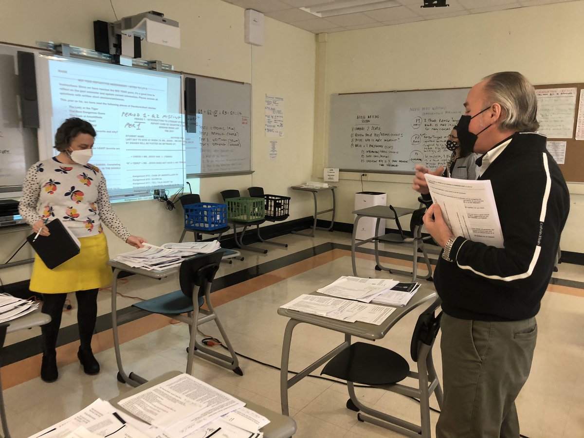 khechara's tweet image. Collaborating with the instructional team discussing the lesson objective and student work. @CentralHSPvd @pvdschools @YinkaAlege @HarrisonPeters 📖#instructionallearningwalks