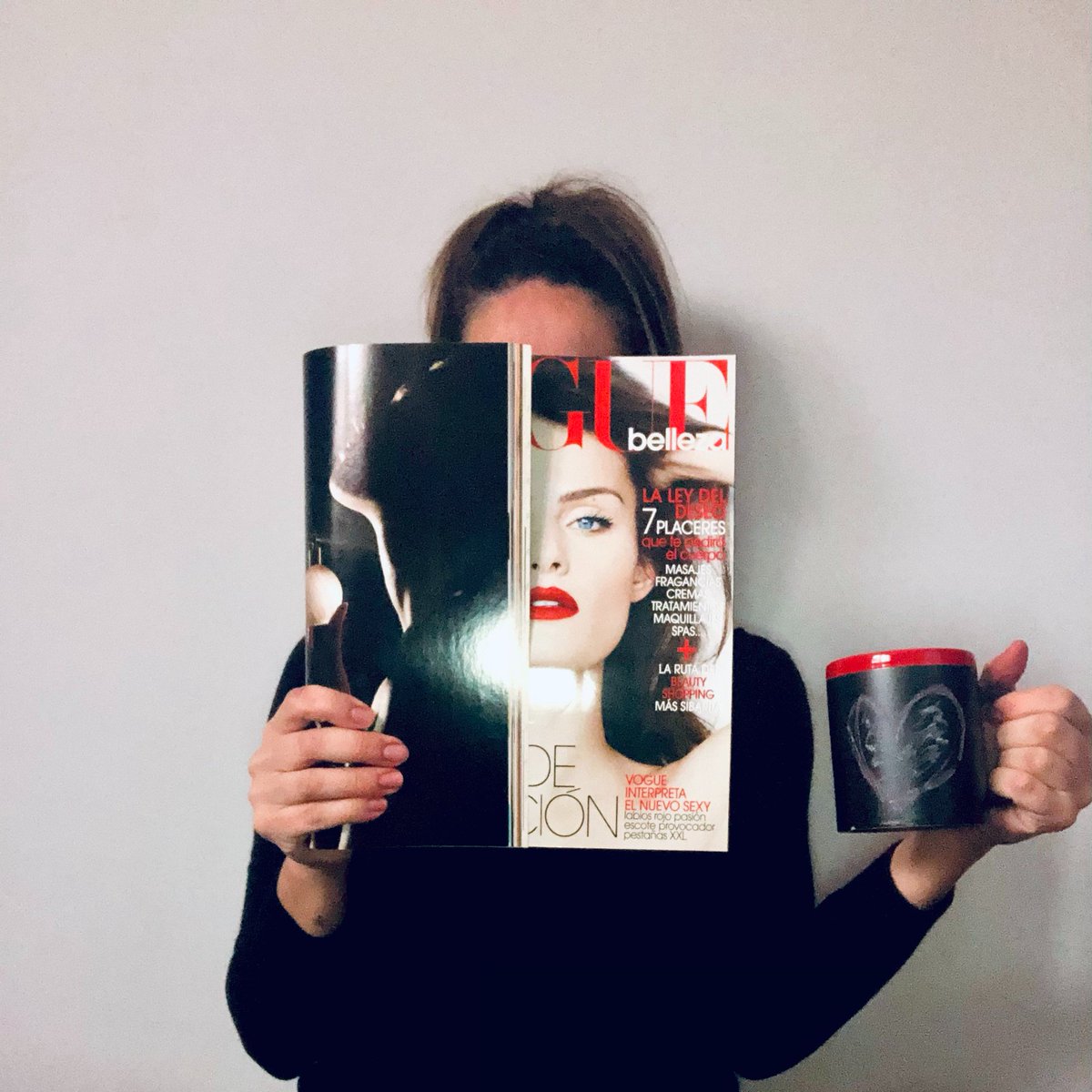 MacarenaChico's tweet photo. La moda es ARTE, es color, es volúmen, es forma. Y sí ¡leo @VogueSpain igual que leo un libro!
¡Qué suerte tengo que sé leer y que sé de moda!
#modacomoarte #modacomoexpresion #hayquesaberentenderuncuadroyuntejido #hayqueleerunbuenlibroyleerunabuenarevista
#todoloqueaportaesbien https://t.co/sIFbXrDWDu