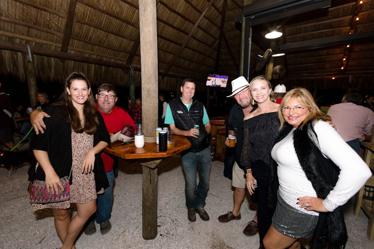 Need amenities without the worry?
We have everything you need.
From fully furnished cottages to spacious RV sites, our sprawling resort has everything,

#familyfun #tikitime #canopyoaks