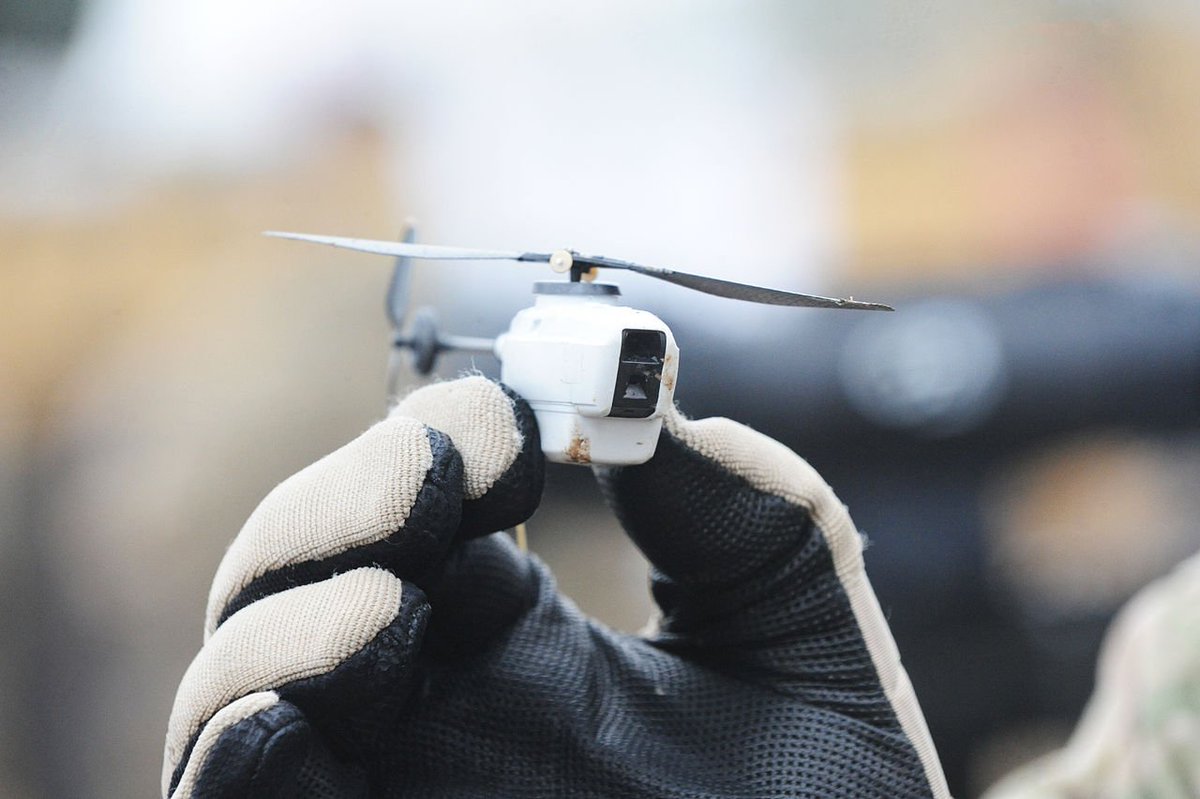 The IA is also buying micro-drone Black Hornet which is a 14g drone with 1km range. There is a lot of interest in micro and nano drones as there are a wide range of applications for them. Some R7D efforts are put in for the nano drones.19/n