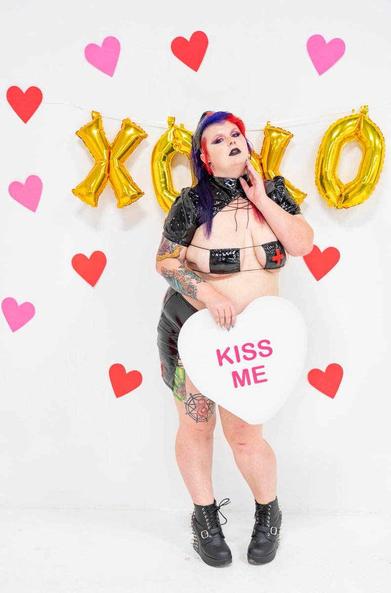 ReneeRocker's tweet image. Hi Twitter what are your plans for heart day?
📸 @billhunton 
Valentines shoot out and props @_beetlebabe16_ 
Location @alteredvisionstudios