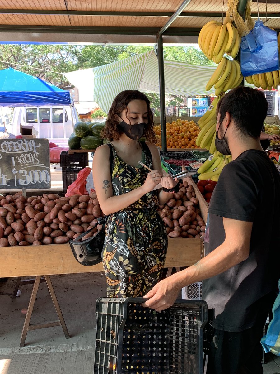 nacha_gajardo's tweet photo. Hoy en la Feria Emilia Téllez conversando con los vecinos, y preguntándoles sobre sus principales preocupaciones e inquietudes dentro de la comuna @rodjav_ #JaviRodriguez #ñuñoa #concejal https://t.co/IHbEDGvQiz
