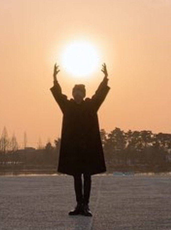 You never walk alone 💜

Be the reason why someone 
smiles today. #BTSPromises
<a href="/BTS_twt/">방탄소년단</a>