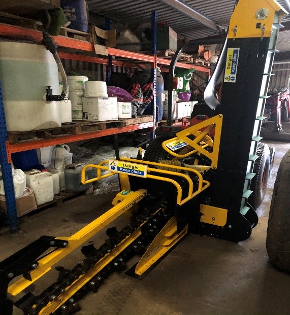Appeal following a theft of high value plant machinery from Barrhead Rd area on Tues 02/03/21 at approx 2230. A wood chipper and a trencher were taken. Should you have seen anything suspicious or been offered such machinery please contact 101, quoting incident 0413 of 03/02/21.