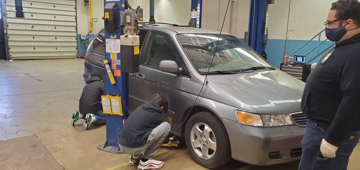First day in person learning for CTE <a href="/APSVirginia/">Arlington Public Schools</a> <a href="/APSCareerCenter/">Arlington Career Center</a> !!!  Automotive students and staff were ready for hands on learning! After a warm hello, they immediately got their hands dirty learning how to get a car on a lift!
