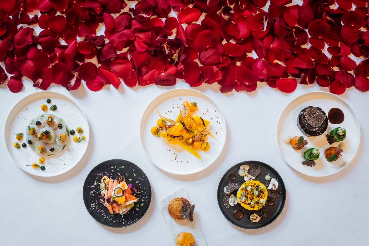 Celebrate love with The Peninsula Paris’ gourmet cuisine at home 💕 Order now our Valentine's Day menu: bit.ly/3jbLBz5