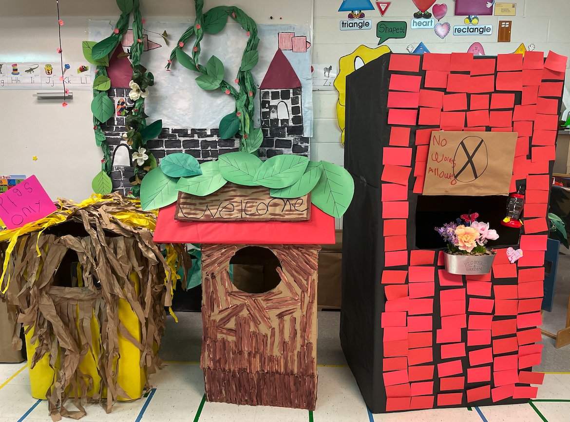 Another breathtaking dramatic play @LJJacksonECC Mrs. Nguyen's students helped build and create the homes of the 3 Little Pigs!  Look at that student writing <3 #LISDPK #ecechat