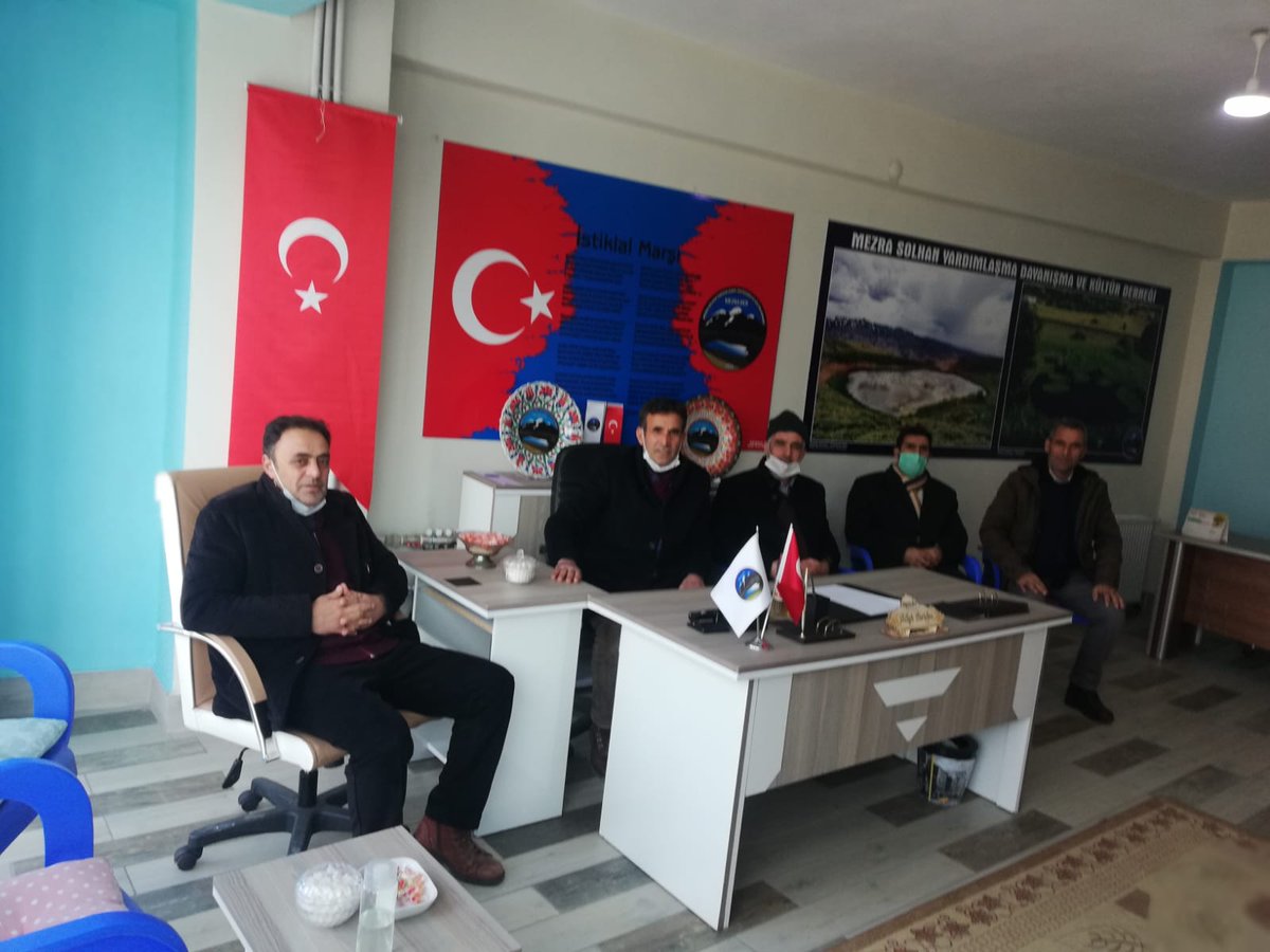 Önceki dönem il encümi Tayip KAYA,Yenidal köyü muhtarı Turan BİNGÖL,Gelintepe köy muhtarı Bahri TEK,Halim SEVİNÇ,Selahattin GÜRGEN,Abdulveli GENGÖRÜ,İhsan GENGÖRÜ ve Ykü Necat YAVUZ ziyaret ettiler.
Değerli ziyaretçilerimizin nazik ziyaretlerinden dolayı teşekkür ediyoruz.