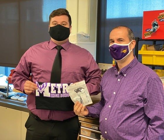 CRMetroHigh's tweet photo. Student Teachers at Metro are awesome! Ally Killean finished at Metro in Semester 1, teaching with Mary Bardsley. Caleb Cork just started in Semester 2, teaching with Chuck Tonelli. Dan Walsh presented Caleb with a Metro mask and T-shirt.
https://t.co/rINGehzQad https://t.co/mcjHAxKirP