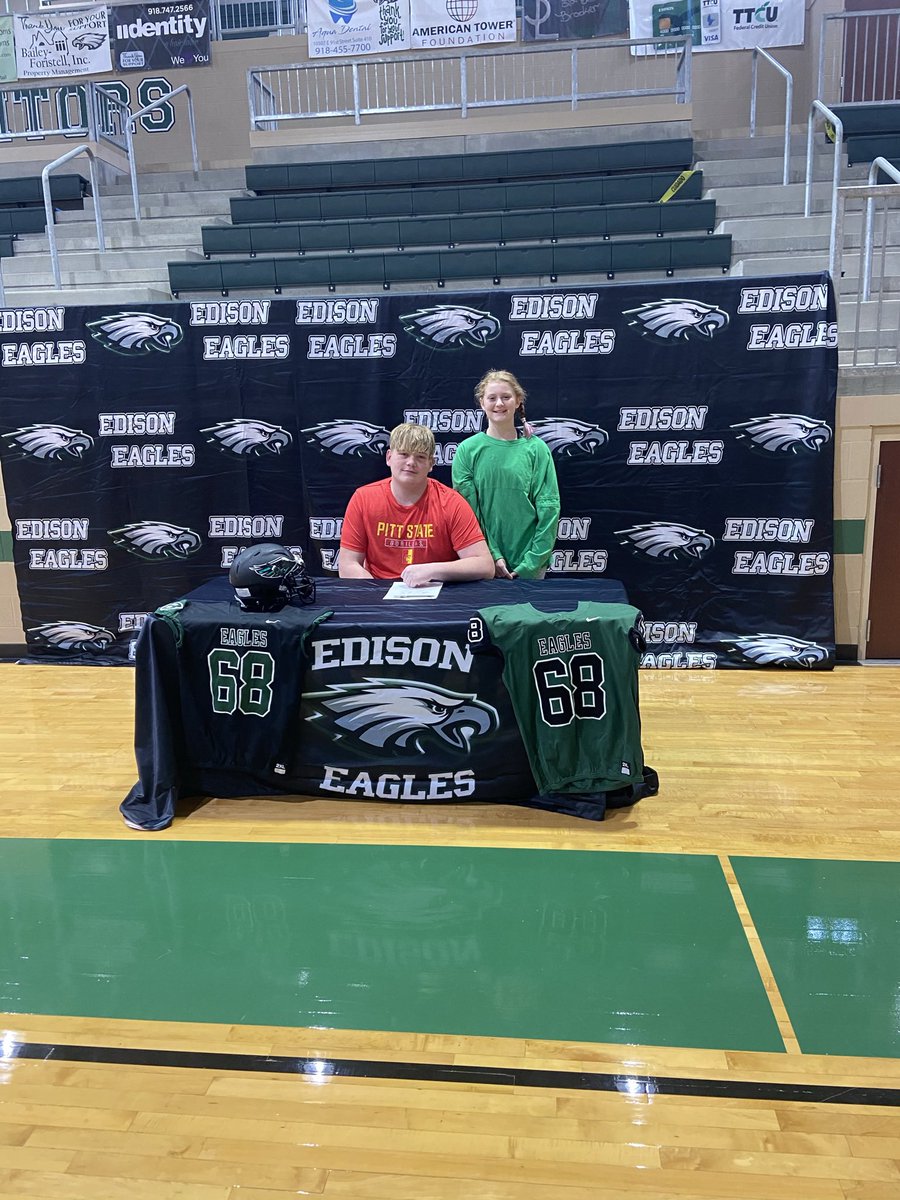 Well boys it’s a done deal! Gorilla Nation I hope you are ready. I have some big shoes to fill and can’t wait!🦍🦍🦍😝<a href="/GorillasFB/">Pitt State Football</a> <a href="/CoachB_Larson/">Bryan Larson</a> 
#gorillanation #pittstateishome #iwonderiftheirfrenchfrygameisonpoint
