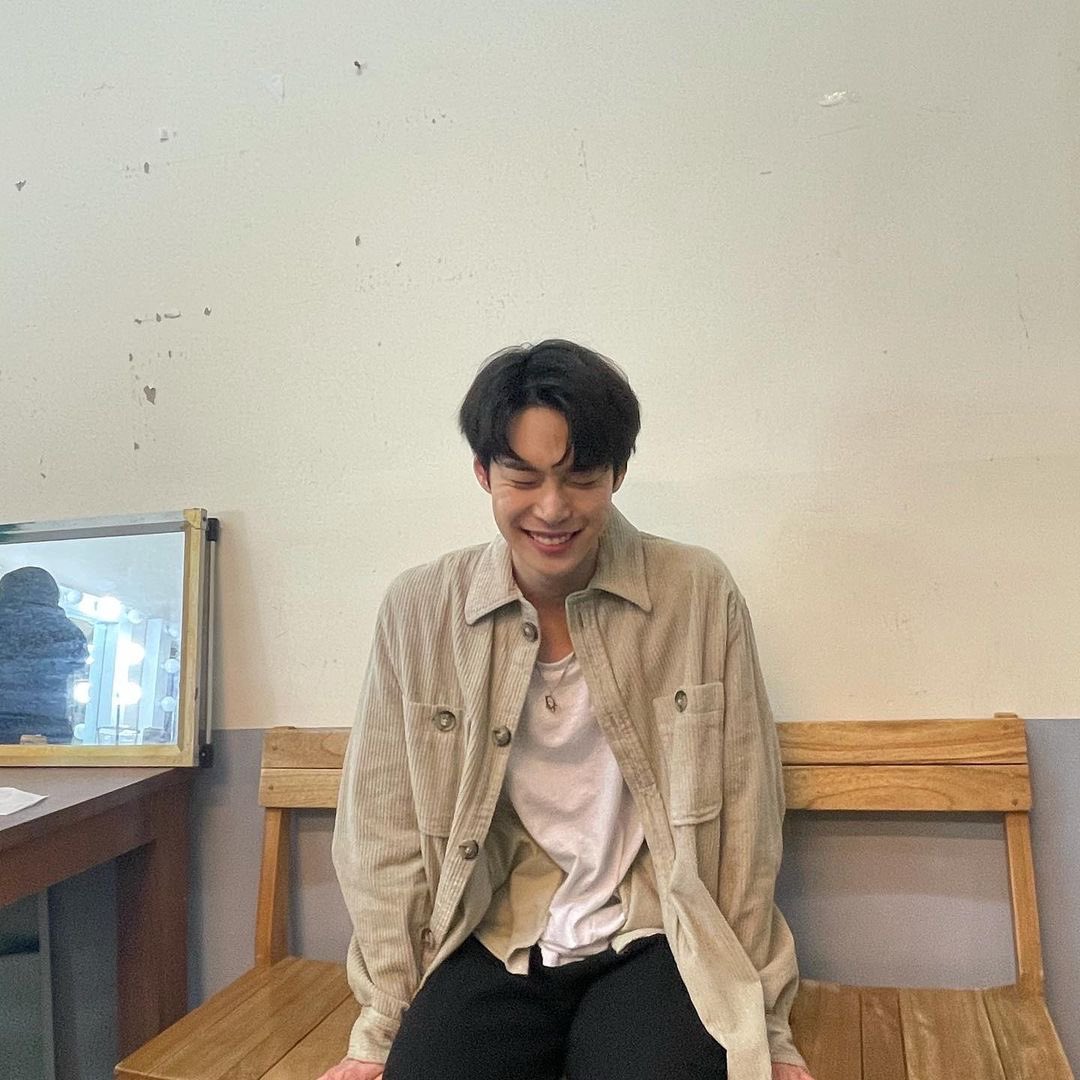 DOYOUNG_TH's tweet image. 210203 do0_nct IG Update

“ OOTD (การแต่งกายประจำวันนี้) ส่งยิ้มพร้อมกับสวมเสื้อที่จอห์นนี่ฮยองให้มา แล้วก็สร้อยคอที่จองอูให้มาครับ 😆 “
instagram.com/p/CK1Uj9ZM3ZJ/…

#DOYOUNG #도영 #โดยอง #NCT127  #NCT  @NCTsmtown_127