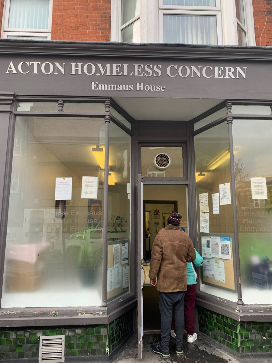 BrentfordFC's tweet photo. .@BristolCity 👏👊

A touch of class from our opponents, who delivered some supplies to a local foodbank earlier today. 

Find out more about the vital work done by Acton Homeless Concern ➡️ https://t.co/PN4vB6CjdX

#BREBRC | #BrentfordFC 🐝 https://t.co/RCNBPEqtcn