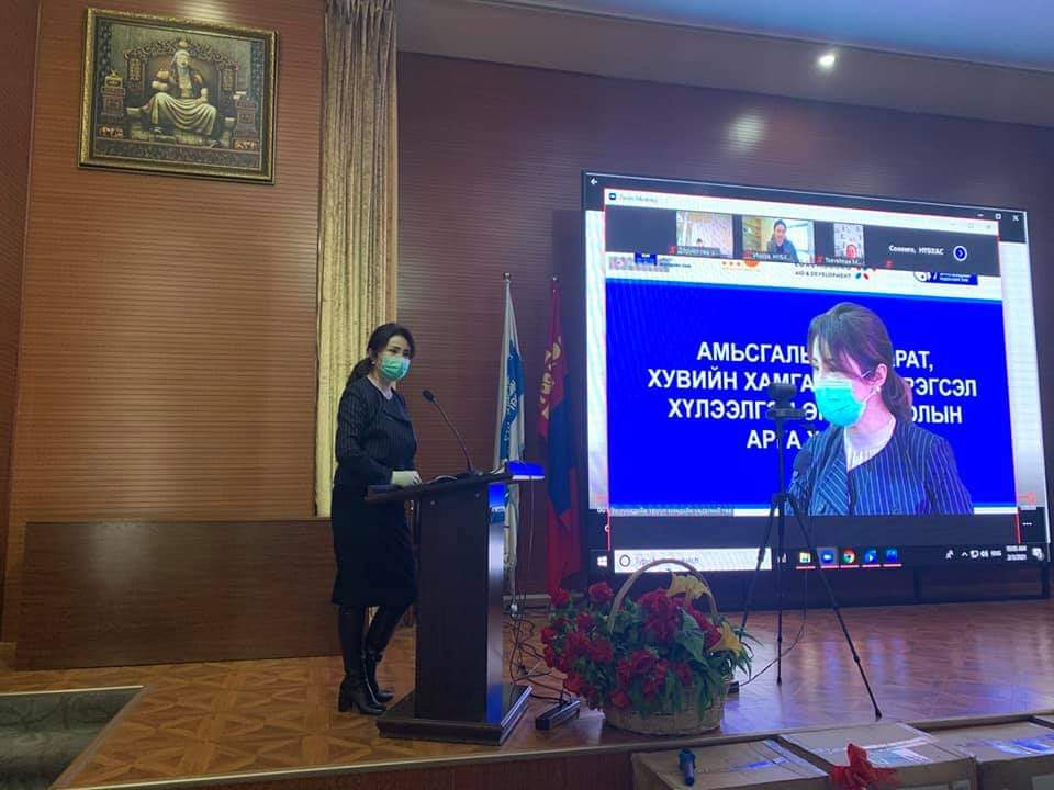 НҮБ-ын хүн амын сангаас нийслэл болон орон нутгийн эрүүл мэндийн байгууллагуудад #covid19 -тэй тэмцэхэд нэн шаардлагатай 8ш амьсгалын аппарат /293 сая/,  халдвараас хамгаалах хувцас хэрэгсэл /53 сая / хандивласныг хүлээн авлаа.
