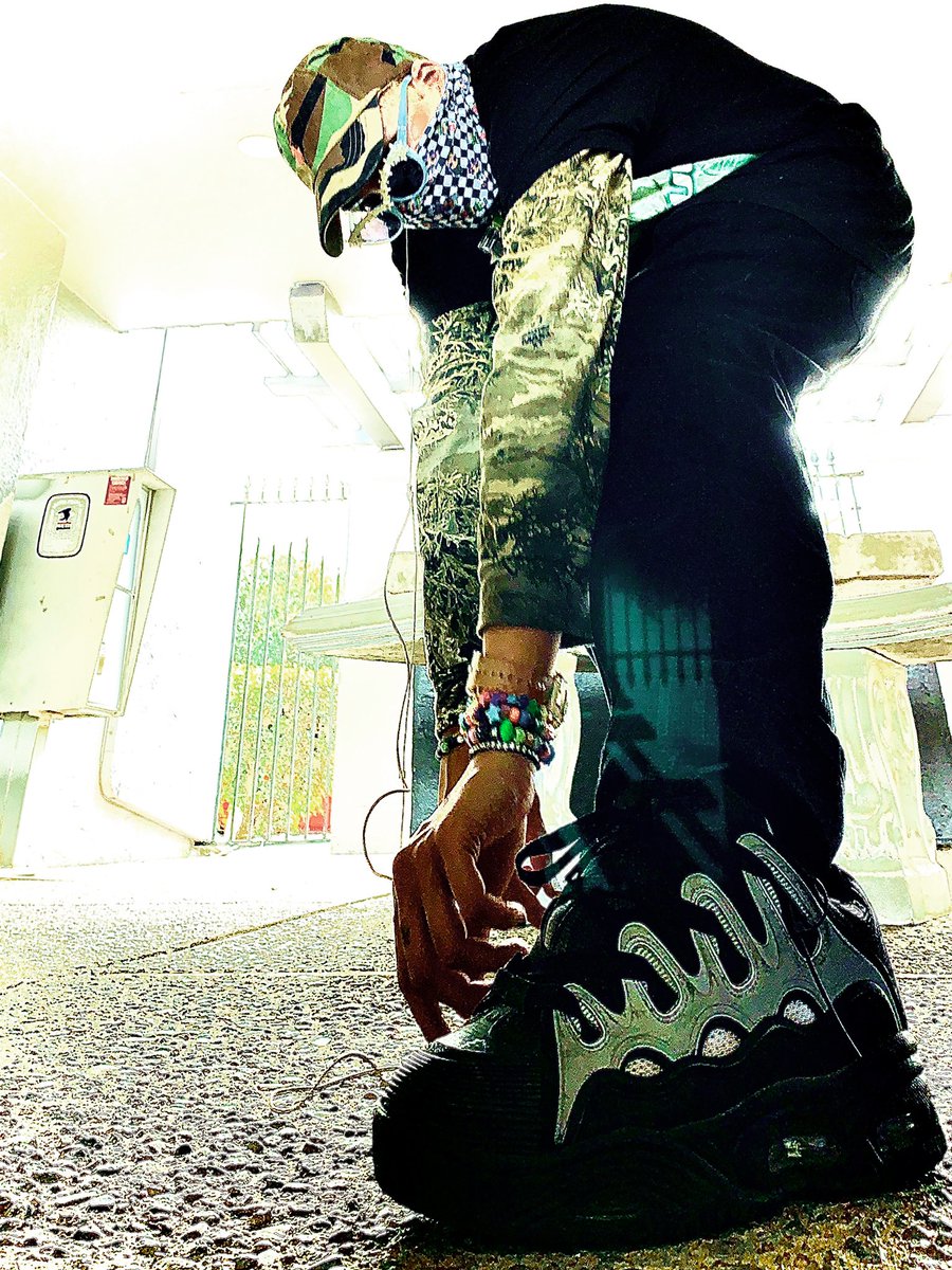 droolpuddle's tweet image. Up My Sleeves... 🪄