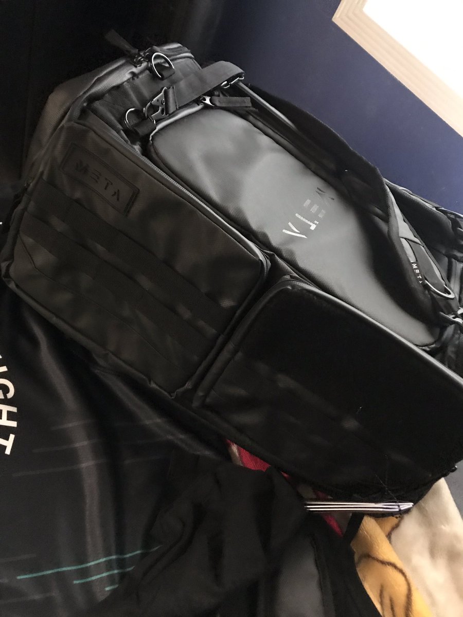 OhHeyItsDavid's tweet photo. #MondayNightMeta Champion btw! Thanks for cool gear @metathreads @ASTROGaming! https://t.co/pP96GlgDzw