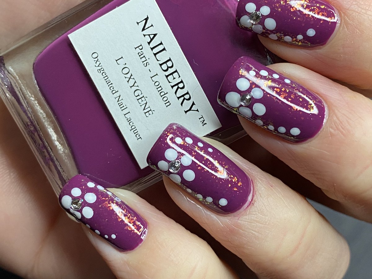nailsbylyn's tweet photo. I do love breaking out that old classic @essieuk Shine of the times to pop over different bases. #nailsbylyn #nalanails #nailart #nailtech https://t.co/uI04TOXbCj