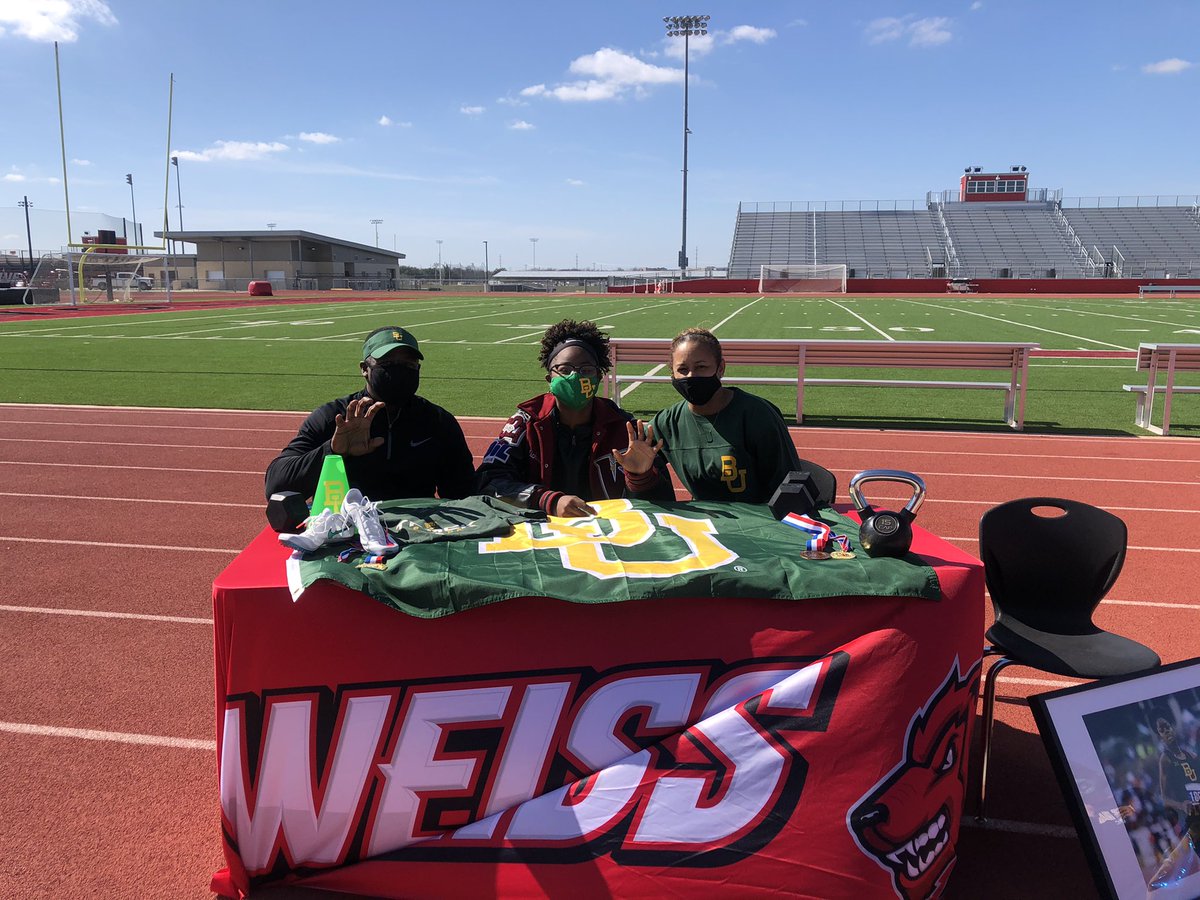 weisstrack's tweet image. Congratulations Michaela! We are so proud of you! Looking forward to an amazing season! Sic ‘Em 💚💛🐻#THECHAMPISHERE