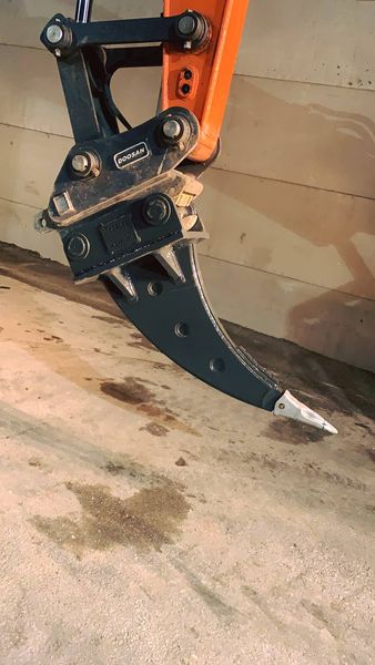 cohidrex's tweet photo. #Ripper #Trasteel para #DOOSAN de 18 tons. recién entregado! 👏
Your machine got a thing for Trasteel!!💯
.
.
.
#CompromisoCohidrex #ComittedToYou #TrasteelWearParts #WearParts #FelizSemana https://t.co/DH00WVMWoF
