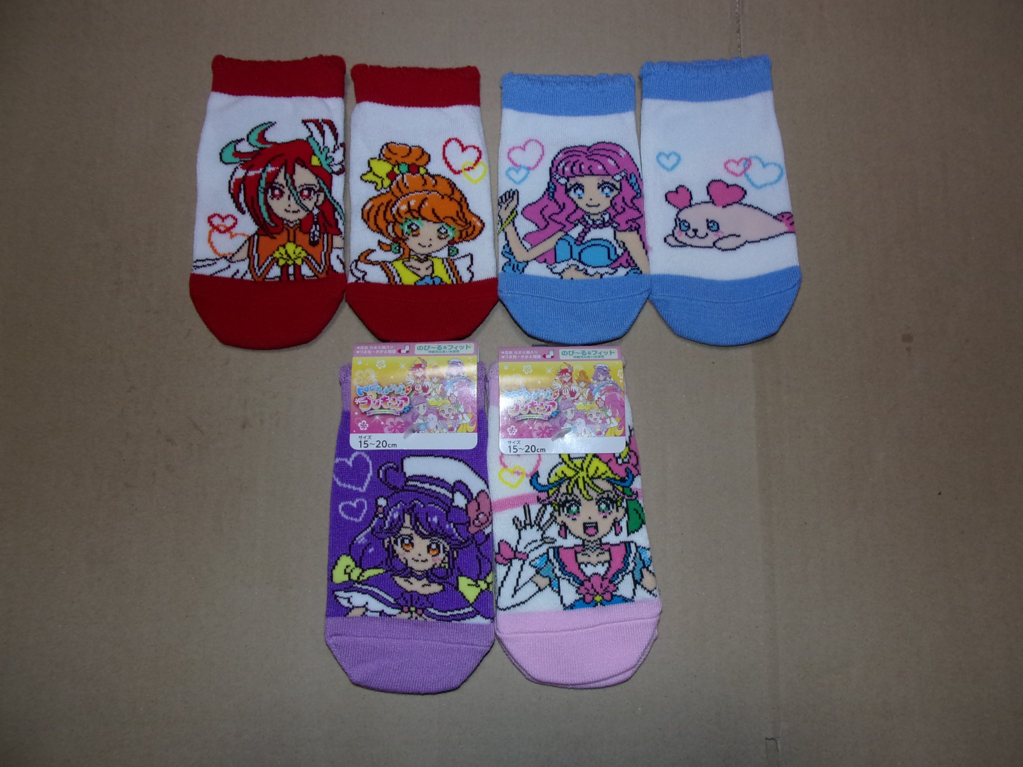 Go44 トロピカルージュプリキュアとアイカツプラネットの 靴下を購入してきました プリキュアはフラミンゴとローラが左右柄違いです