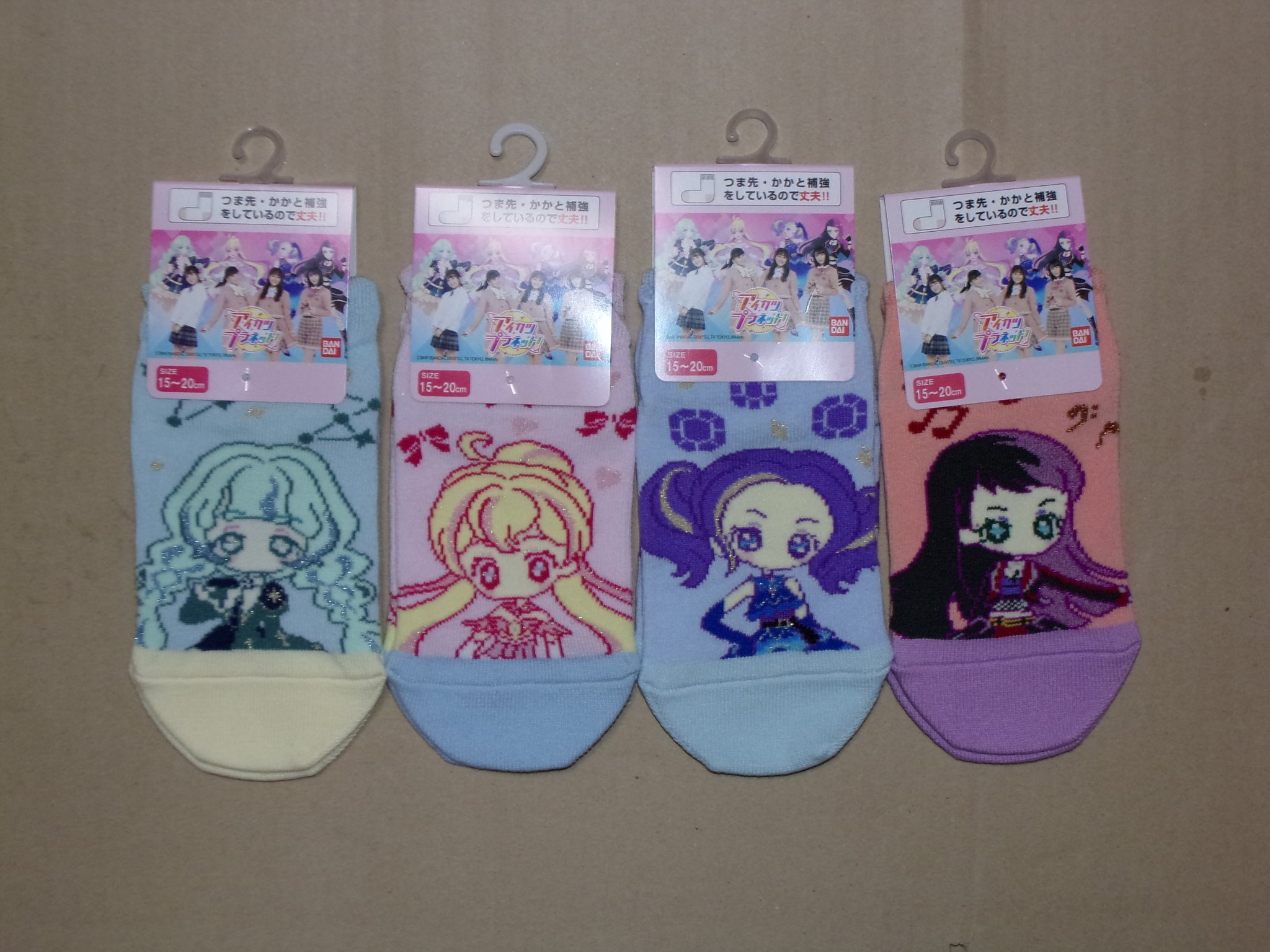 Go44 V Tvittere トロピカルージュプリキュアとアイカツプラネットの 靴下を購入してきました プリキュアはフラミンゴとローラが左右柄違いです