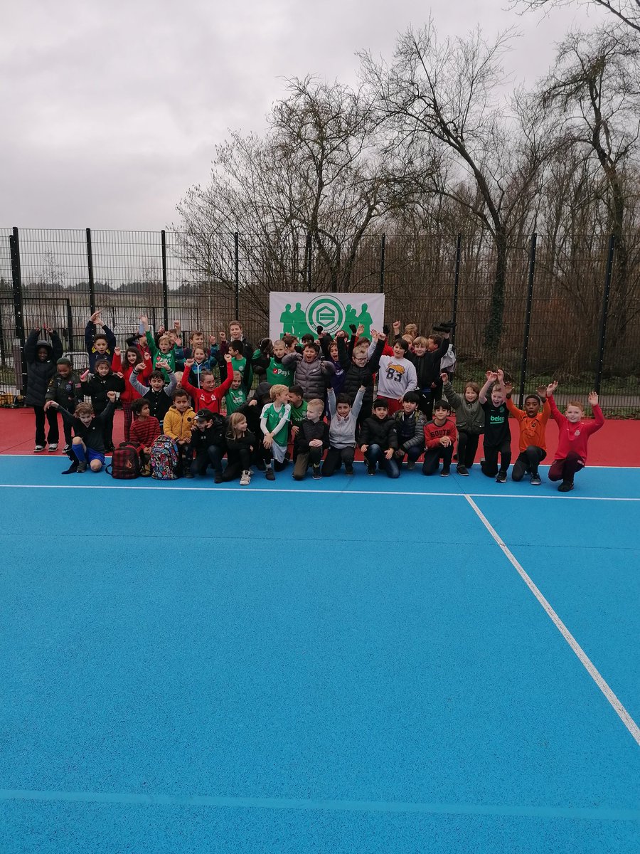 Trainen in de wijk in Vinkhuizen was een succes! 86 kinderen hebben met ons meegetraind vandaag! 💪🏻

Morgen zijn we er weer. Van 14.00-16.00 uur staan we klaar op de Koeman Playground in Haren⚽

Tot dan! 💚

#trotsvanhetnoorden #trainenindewijk