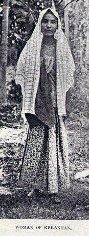 bismail's tweet photo. Kelantanese woman, circa 1900 #Crimenovel #Makcikmaryam #Kainsongketmysteries #Kelantan https://t.co/i1oj48MObY