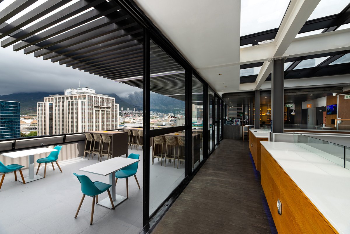 Filmspace_SA's tweet photo. This Filmspace is going straight to the (roof)top! 🏢😉 Situated in the heart of the Mother City, this space features jaw-dropping views of everyone’s favourite landmark… Table Mountain. 🤩

Feeling inspired? 🎥 Book this space today! https://t.co/nWjamEpLYf https://t.co/gFAePOrAQt