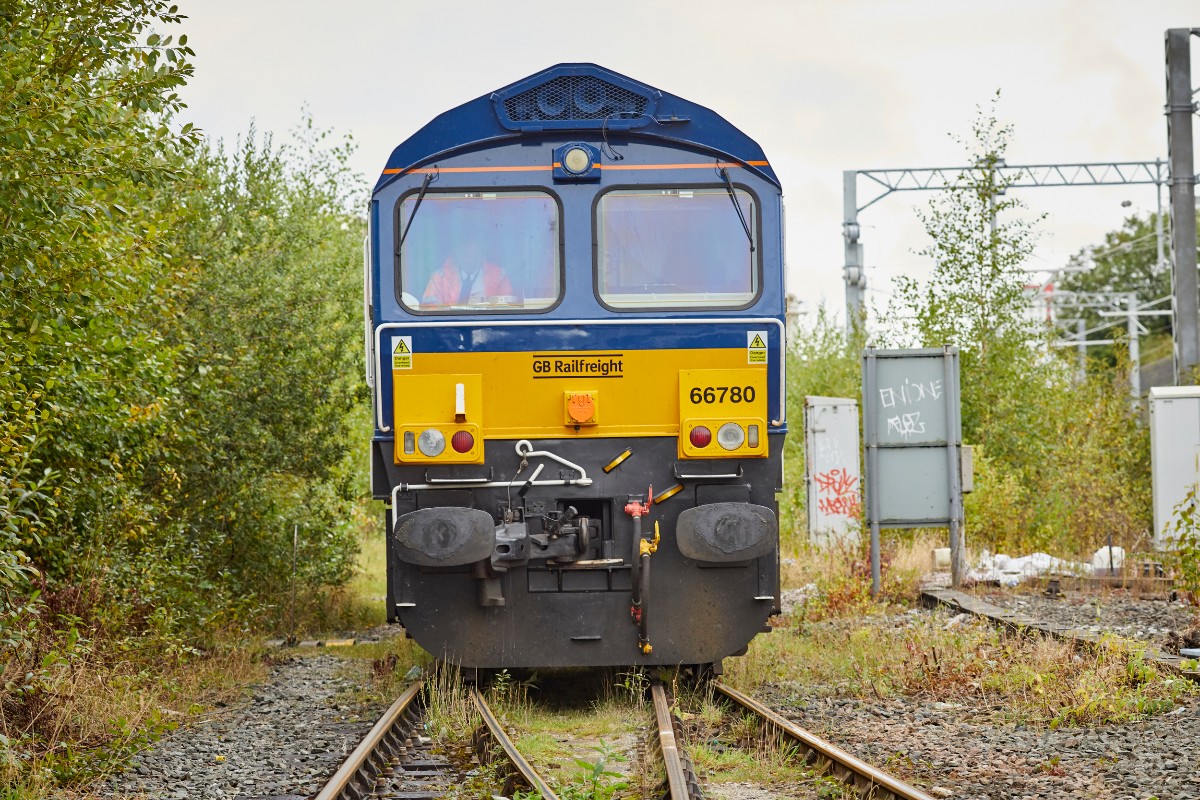 CEMEX_UK's tweet photo. Last year, we managed to save more CO2 by using #rail transport than in 2019. In total our rail journeys saved 150,000 road movements and consequently 17.5kt of CO2 from being released into the air.  Well done to our teams for making #sustainability a priority! 🚆🌍 https://t.co/tJGZ9s82uT