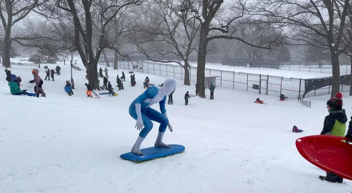 ED92Magic's tweet image. Yesterday, Frozone 🏂 made a surprise appearance in New York 🏙 which was covered in snow ❄️ 

📸 Credit: Cosplaynay