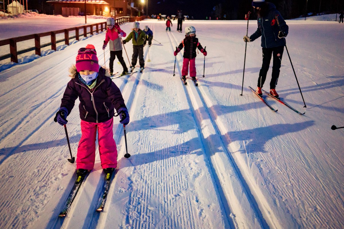 spiritnorthxc's tweet photo. 📢Lookout, future leaders coming through!

This year Spirit North partnered with @CanmoreNordicPP and @CanmoreRotary to get some little bunnies from Morley out on skis and into the weekly Jackrabbits program. Jackrabbits is a fun, learn to ski program for kids as young as 4. 🐰💙 https://t.co/EEqFIedjvX