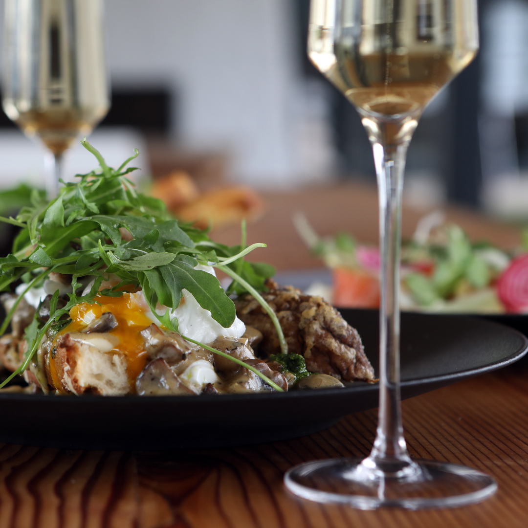 BenguelaCove's tweet photo. Wine is back and so are the best #bottomless #bubbly brunches!

Enjoy bottomless bubbly at only R99 per person when you order from our brunch menu.

Available Every Saturday and Sunday | 10:00 -12:00

6 February - 28 March | Booking essential

Learn more:  https://t.co/kGYvtzcYgO https://t.co/py1eG6knUK