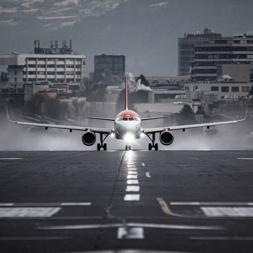Theo_lowi's tweet photo. @easyJet A320 at Innsbruck.
#easyjet #airbus #airbus320 #Innsbruck #innsbruckairport #aviation https://t.co/L39oMa42OG