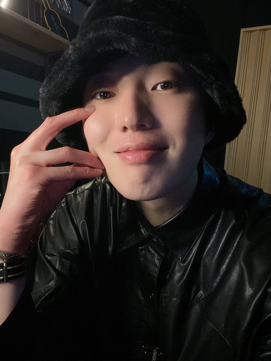 official_yoon_'s tweet photo. 귿나잇🌙 https://t.co/6KRgShiF2D
