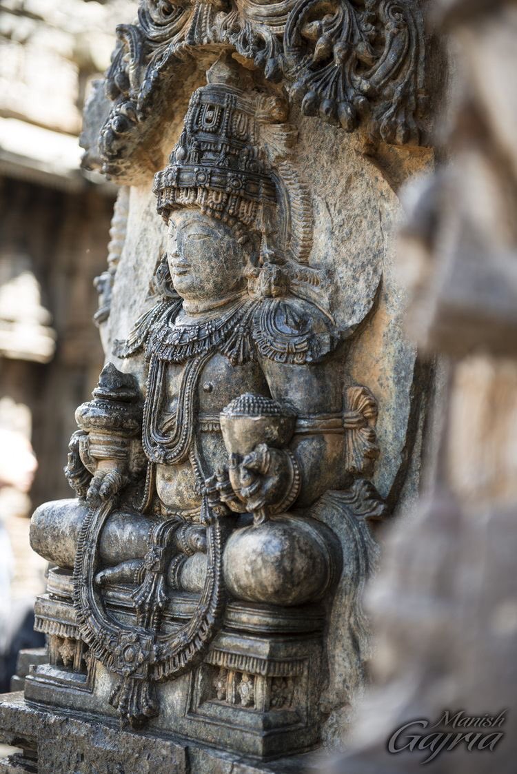 Munda (1006–1026).From those modest beginnings, the Hoysala dynasty began its transformation into a strong subordinate of the Western Chalukyas. In the history of Hoysalas the name, Vishnuvardhana Raya holds great importance.