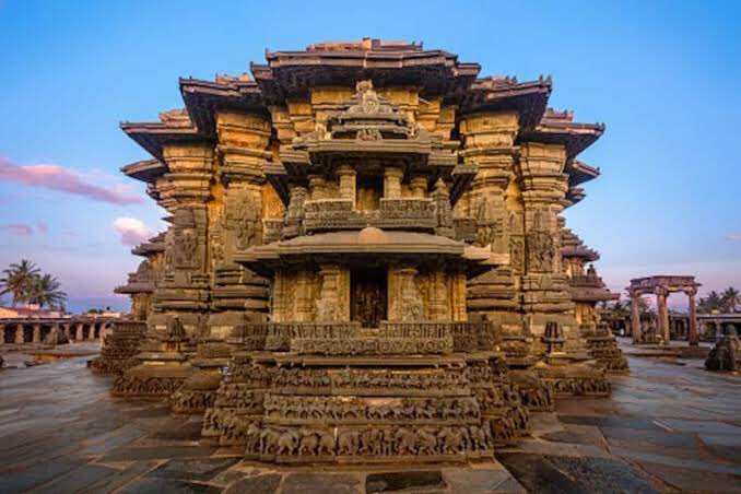 Scholars stand divided on whether it was built to celebrate his victory over the Cholas in the battle of  Talakad or to commemorate his conversion from Jainism to Hinduism.It is also renowned for the 48 unique pillars inside the main hall.