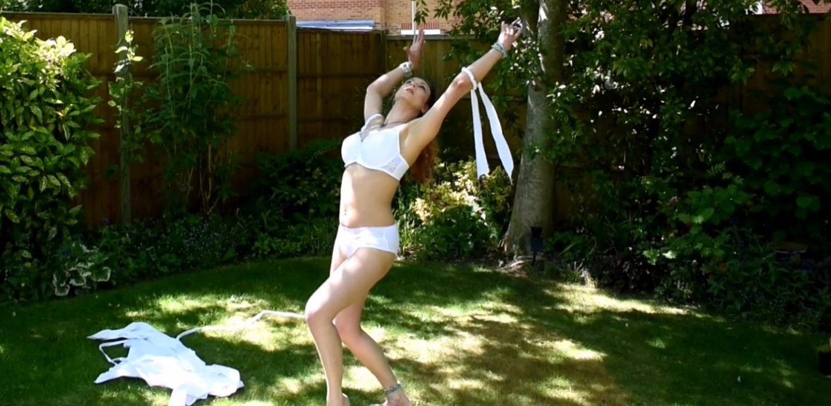 LZoodoo's tweet image. Some stills from my first act that I filmed on the summer solstice 2020. Can't wait for the sun to come back!
#burlesque #hippie