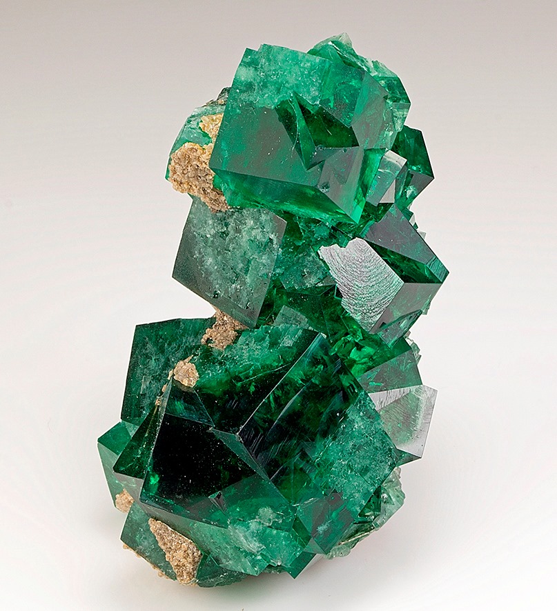 GeologyTime's tweet photo. Aesthetic gemmy twin crystals of fluorite from Queen of Green pocket, Diana Marie mine, Frosterley, Durham, England, UK

Credit: Weinrich Minerals, Inc

#minerals #crystals https://t.co/sJ0AAZdkdF